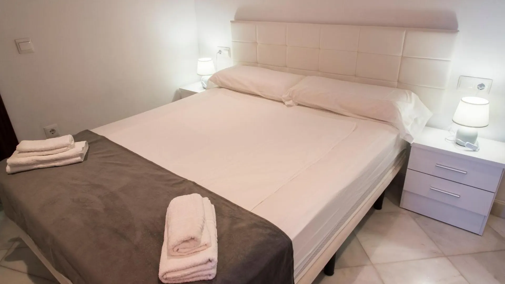Nightinsevilla Bailen Free Parking Appartement Séville
